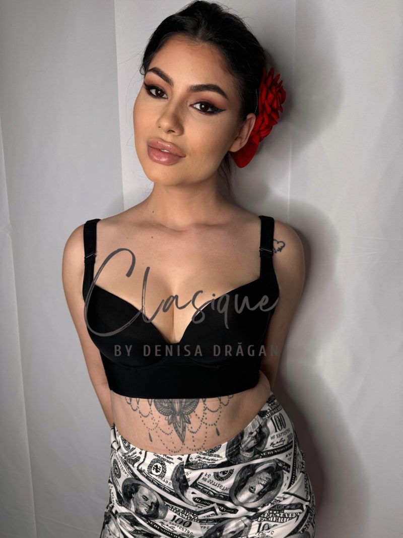 Sutien modelator de susținere și ridicare a sânilor